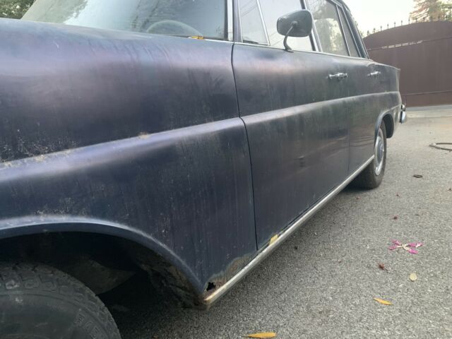 Mercedes-Benz 220 S 1965 image number 25