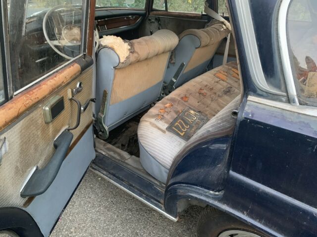 Mercedes-Benz 220 S 1965 image number 26