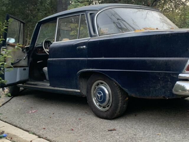 Mercedes-Benz 220 S 1965 image number 5