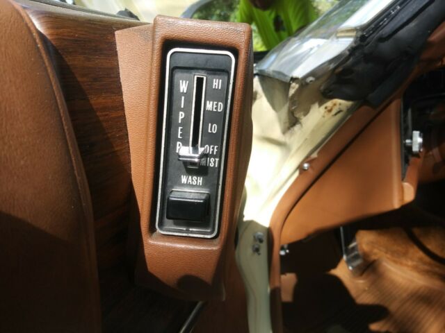 Cadillac Coupe DeVille 1973 image number 21
