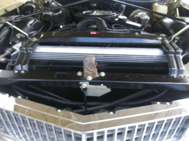 Cadillac Coupe DeVille 1973 image number 22