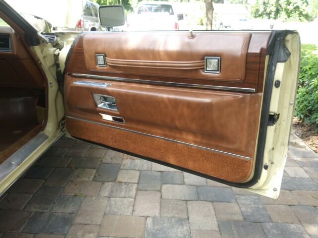 Cadillac Coupe DeVille 1973 image number 8