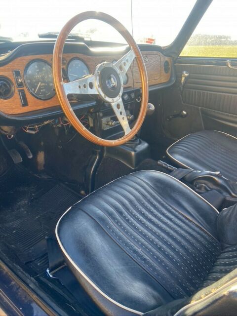 Triumph TR250 1968 image number 17