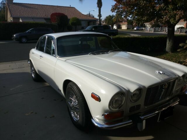 Jaguar XJ6 1973 image number 1