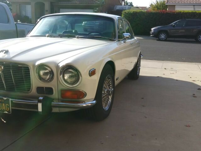 Jaguar XJ6 1973 image number 16