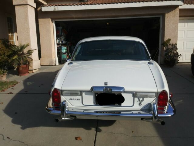 Jaguar XJ6 1973 image number 17