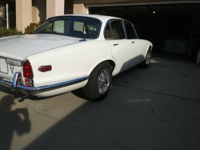 Jaguar XJ6 1973 image number 18