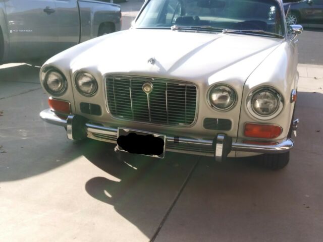 Jaguar XJ6 1973 image number 2