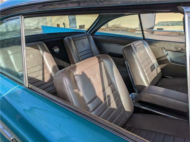 Chrysler 300 Series 1961 image number 18