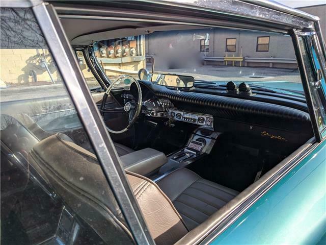 Chrysler 300 Series 1961 image number 19