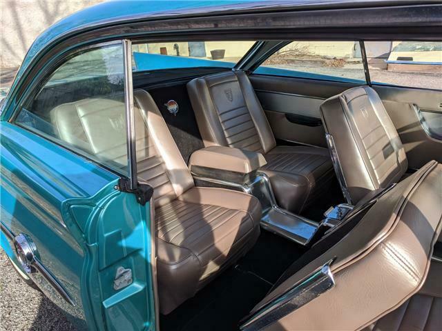 Chrysler 300 Series 1961 image number 21