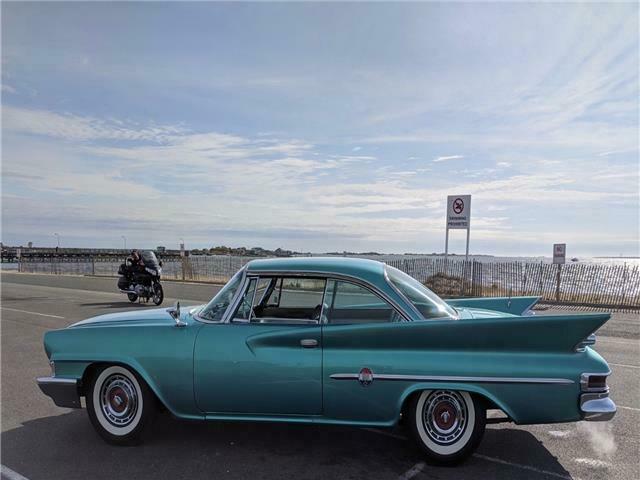 Chrysler 300 Series 1961 image number 4