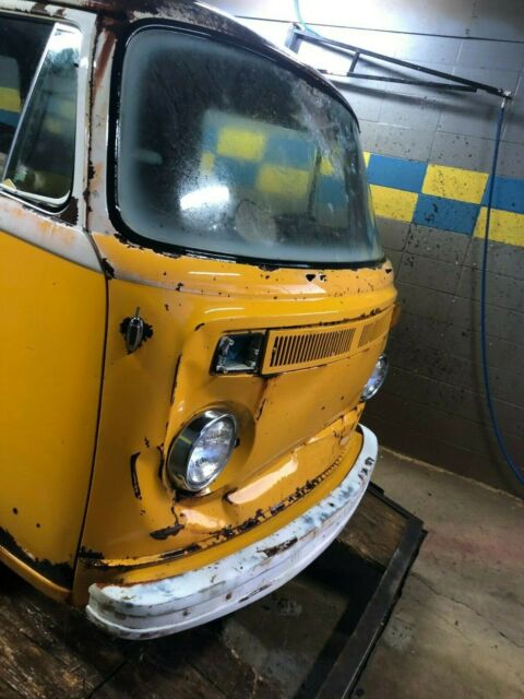 Volkswagen Bus/Vanagon 1977 image number 11