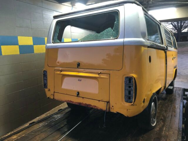 Volkswagen Bus/Vanagon 1977 image number 12