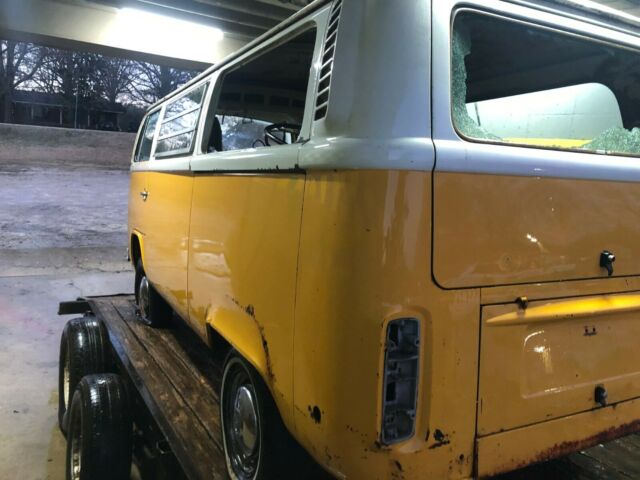 Volkswagen Bus/Vanagon 1977 image number 15
