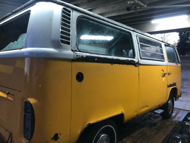Volkswagen Bus/Vanagon 1977 image number 19