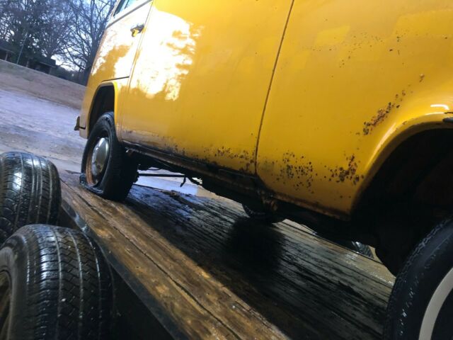 Volkswagen Bus/Vanagon 1977 image number 28