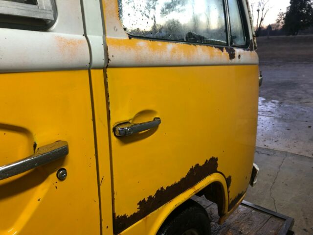 Volkswagen Bus/Vanagon 1977 image number 31