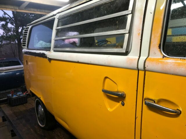 Volkswagen Bus/Vanagon 1977 image number 32
