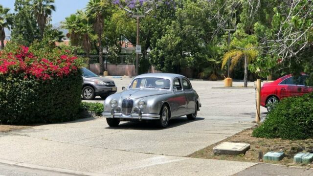 Jaguar Mark I 1957 image number 10