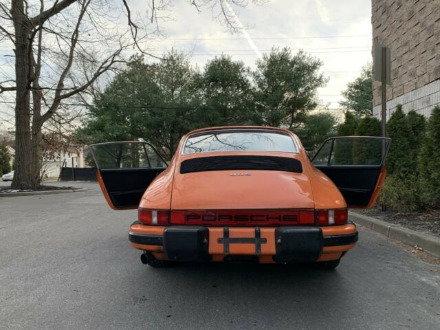 Porsche 911 1975 image number 28
