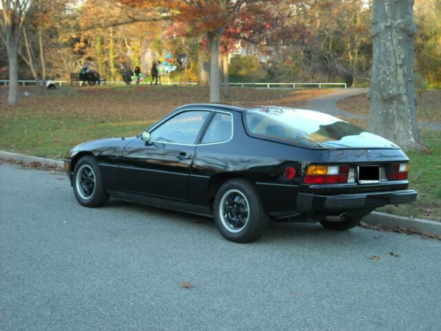 Porsche 924 1978 image number 2