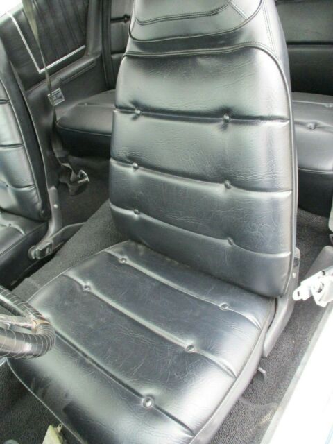 Plymouth Road Runner 1973 image number 32