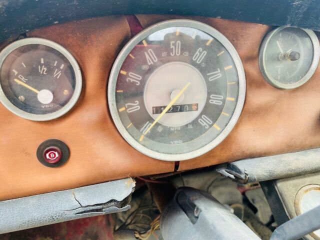 Volkswagen Karmann Ghia 1973 image number 41