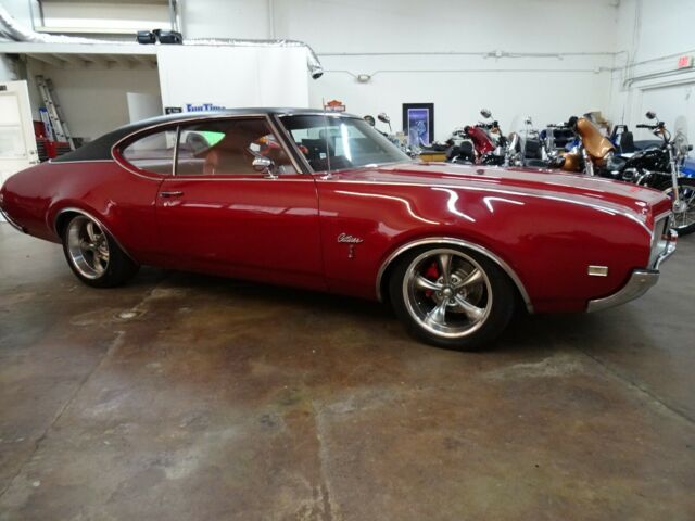 Oldsmobile Cutlass 1969 image number 1