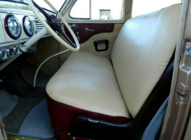 Oldsmobile Model L 1937 image number 16