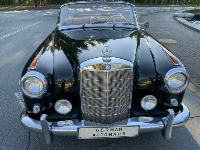 Mercedes-Benz 220 S 1957 image number 21