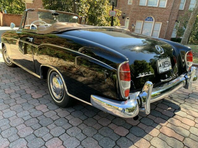 Mercedes-Benz 220 S 1957 image number 29