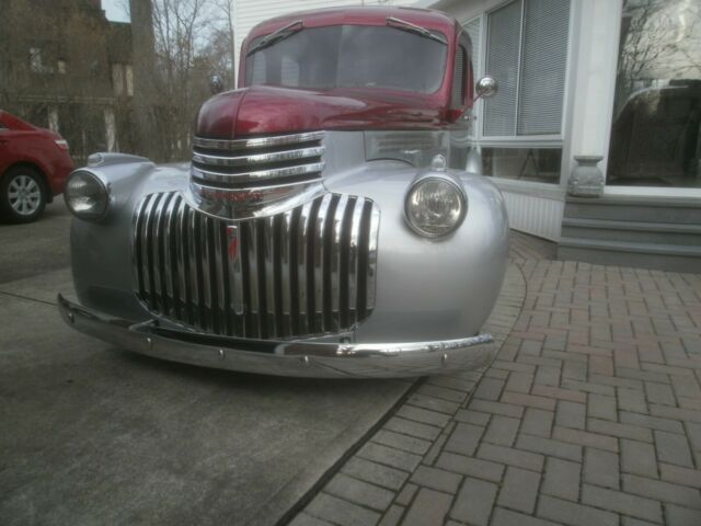 Chevrolet Suburban 1946 image number 1