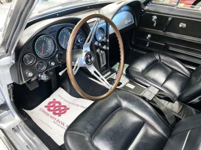 Chevrolet Corvette 1965 image number 36