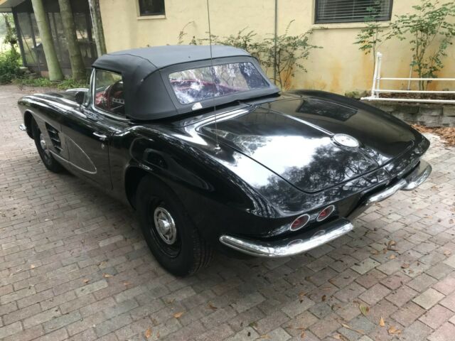 Chevrolet Corvette 1961 image number 1