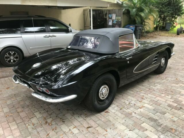 Chevrolet Corvette 1961 image number 16