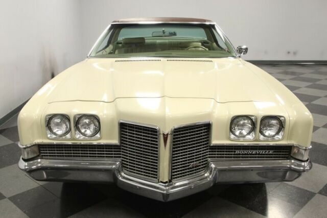Pontiac Bonneville 1971 image number 20
