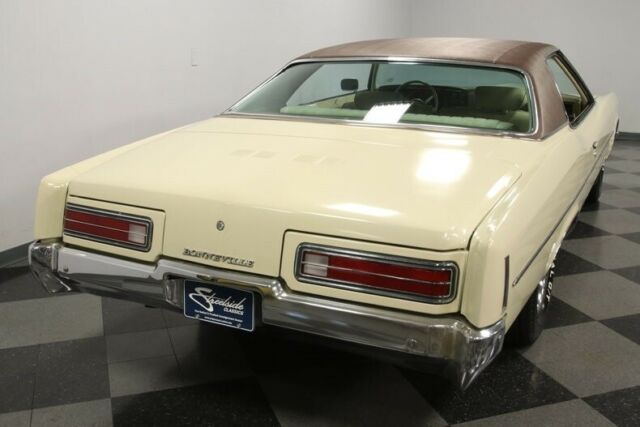 Pontiac Bonneville 1971 image number 37