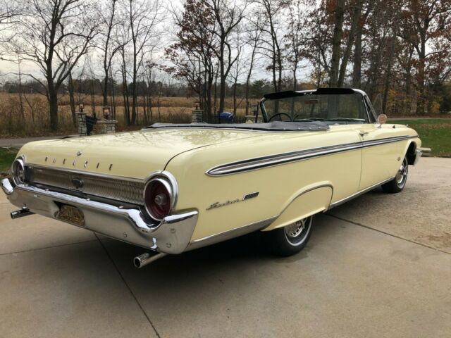Ford Galaxie 1962 image number 10
