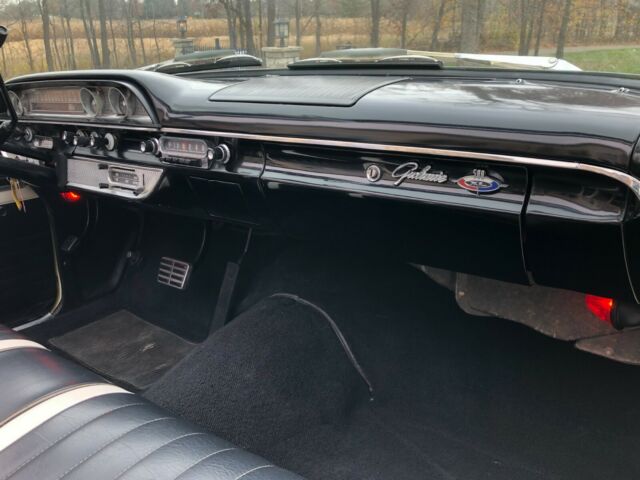 Ford Galaxie 1962 image number 16