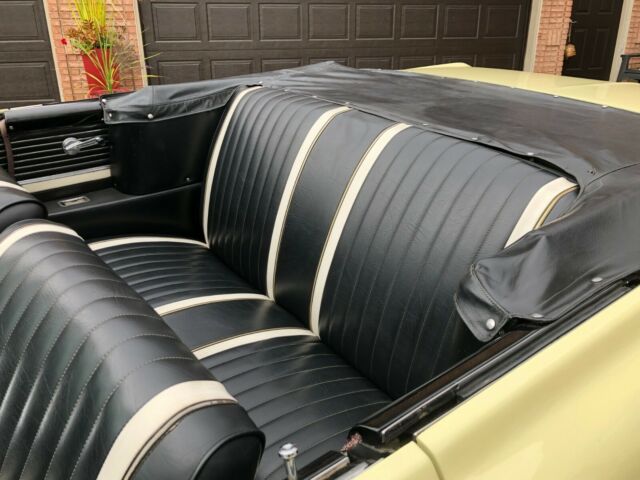 Ford Galaxie 1962 image number 17