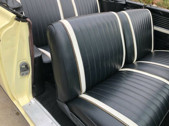 Ford Galaxie 1962 image number 18