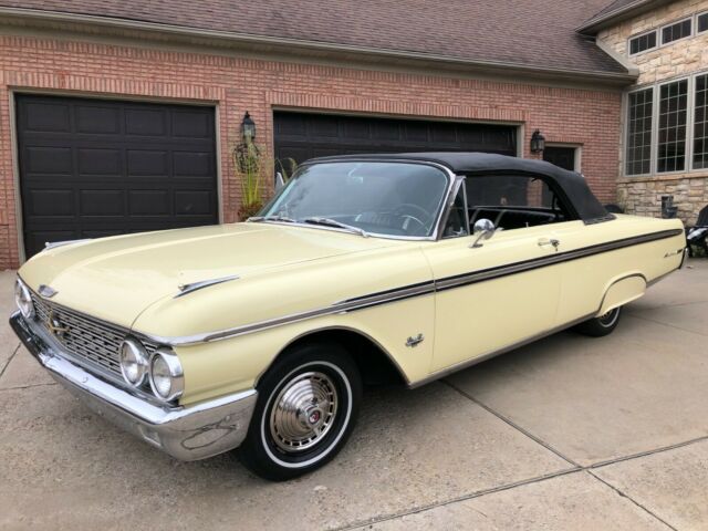 Ford Galaxie 1962 image number 25