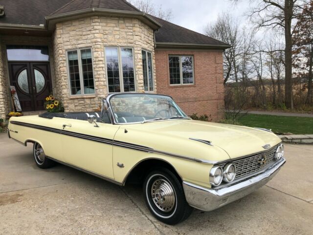 Ford Galaxie 1962 image number 26