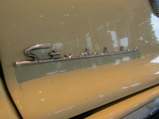 Studebaker Commander 1947 image number 10