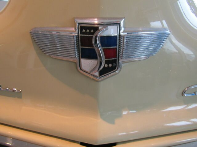 Studebaker Commander 1947 image number 12