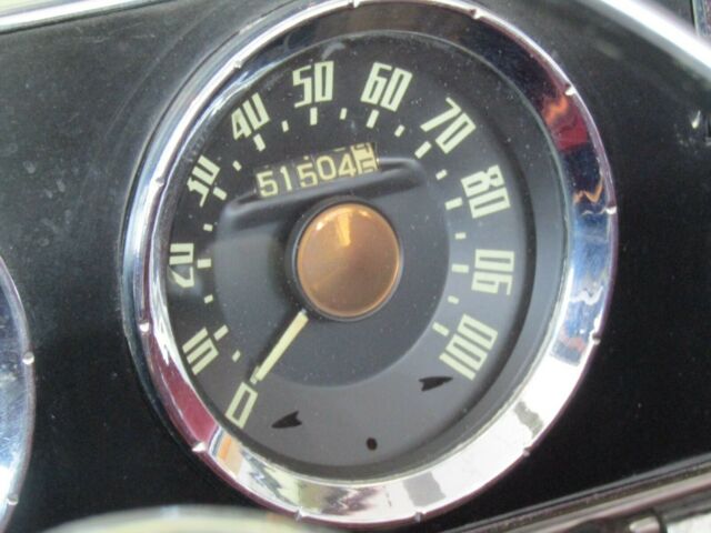 Studebaker Commander 1947 image number 8
