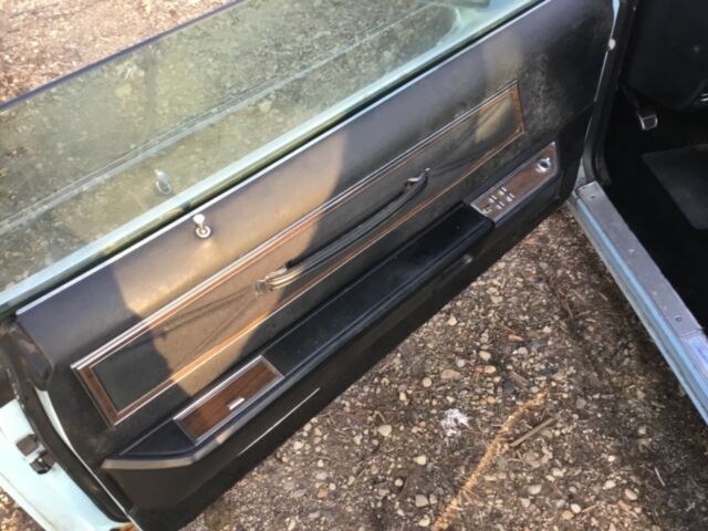 Ford Thunderbird 1972 image number 34