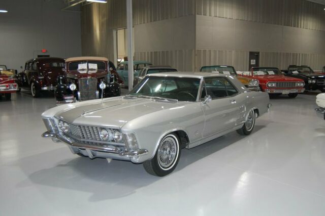Buick Riviera 1964 image number 0