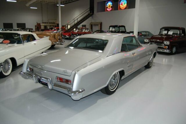 Buick Riviera 1964 image number 28
